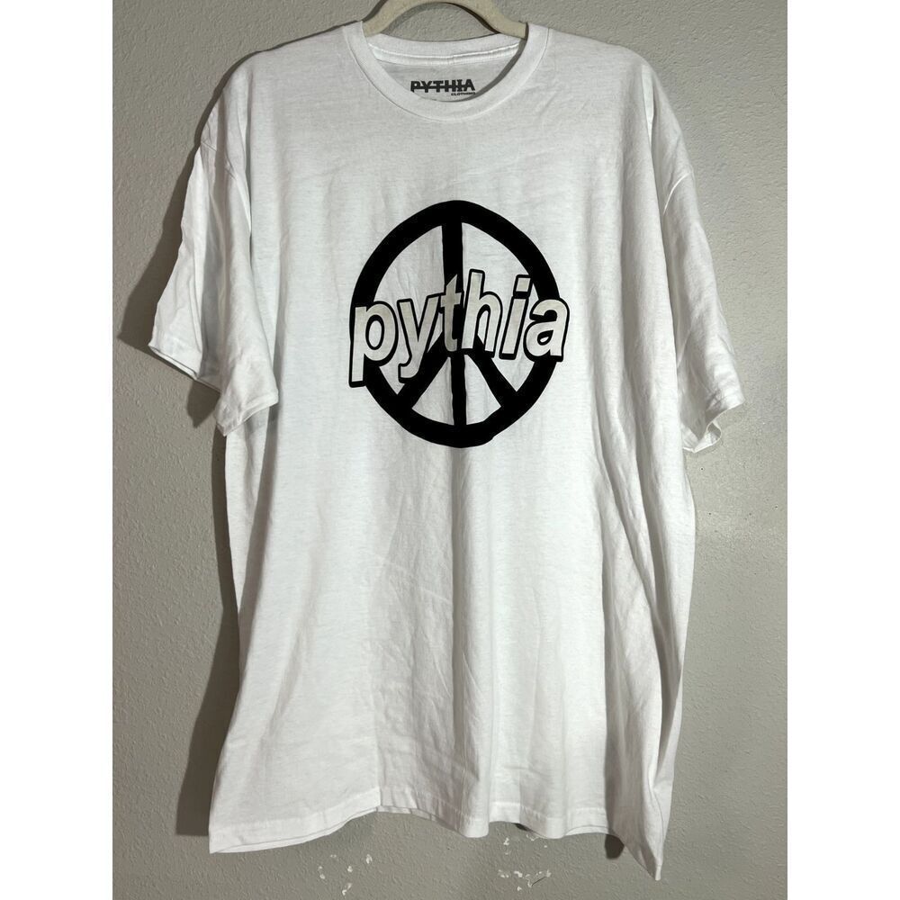 Pythia Clothing White Graphic Short Sleeve Casual Fit T-shirt (XL)